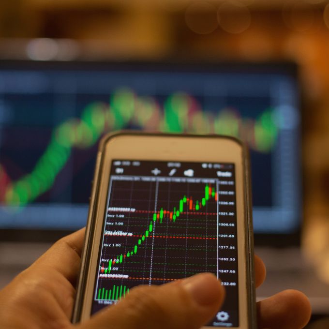 Broker-page.com banner section
